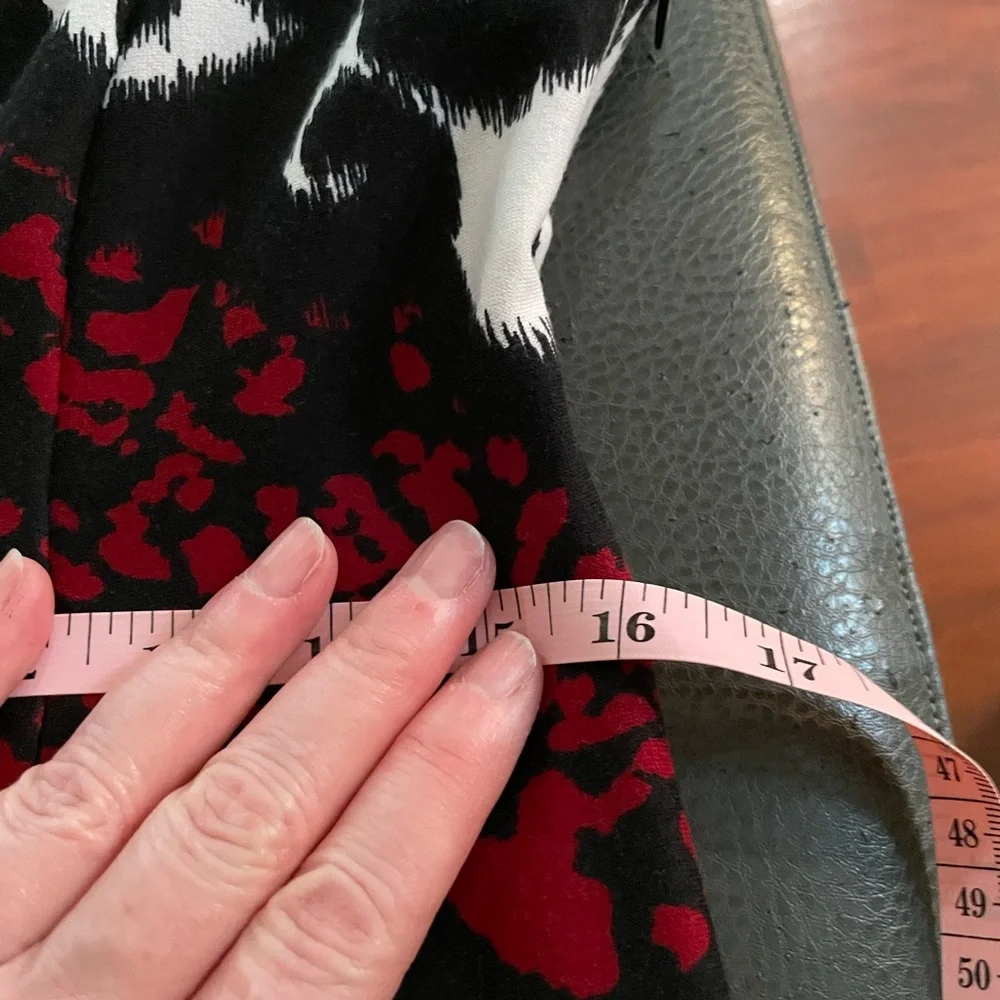 Chicos Black Red White dress Animal Print Cap Sleeve Sheath size 6 Sz 0.5 small - Picture 13 of 16